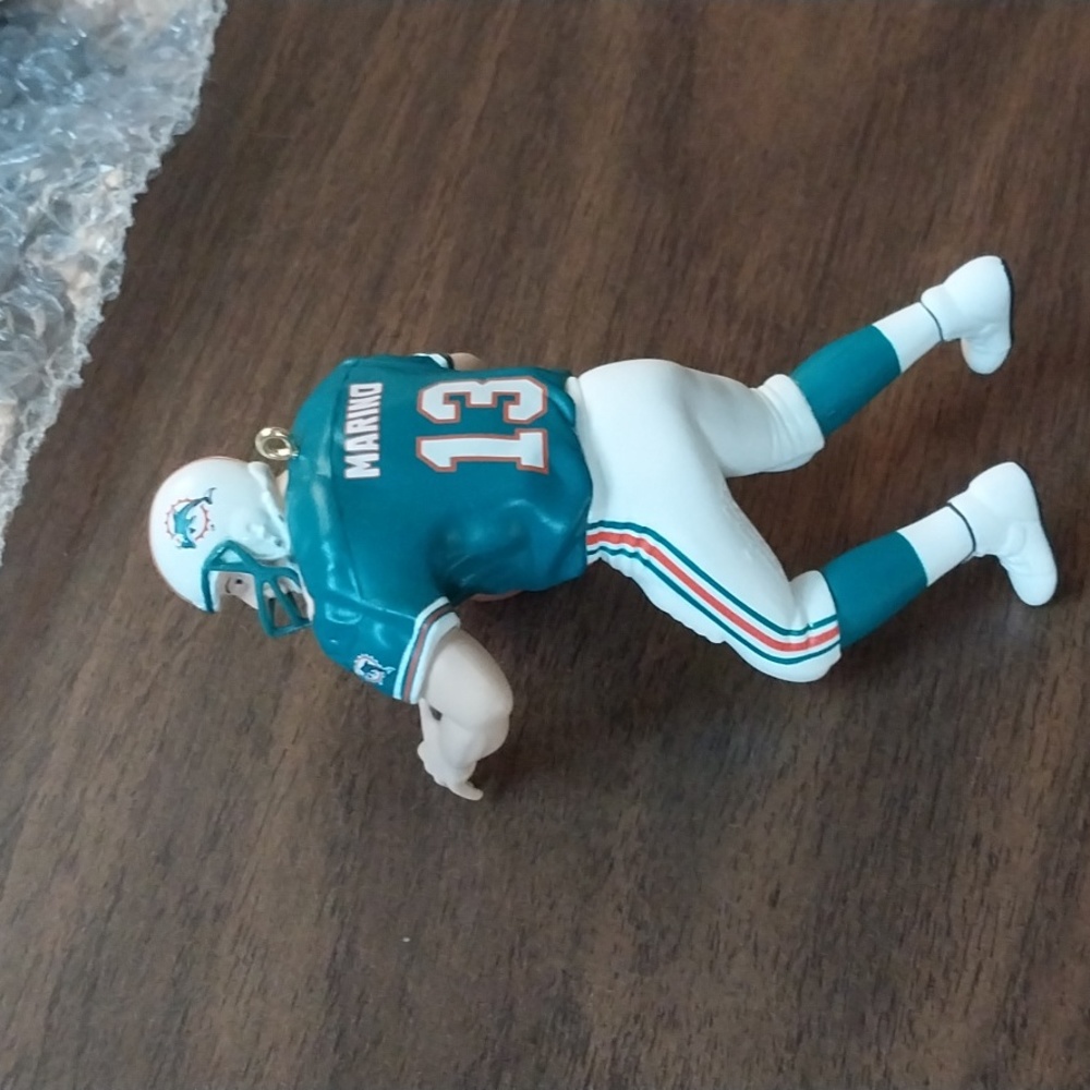 Dan Marino Hallmark Ornament Miami Dolphins - Picture 4 of 5